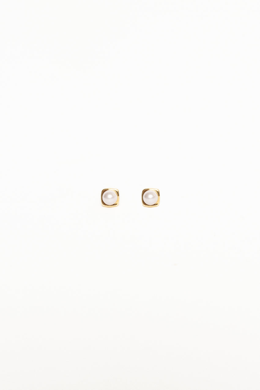 Helene Stud Earrings - Gold/Pearl